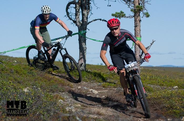 pyöräilyä Saariselkä MTB Stages kilpailussa